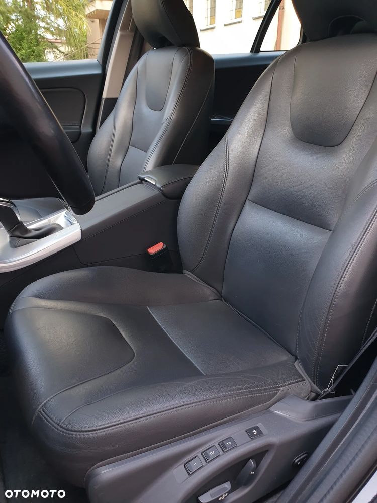 Volvo V60 D3 Geartronic Summum - 23