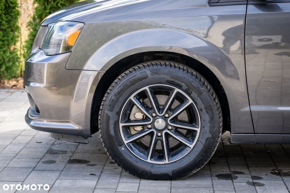 Dodge Grand Caravan 3.6 R/T - 4