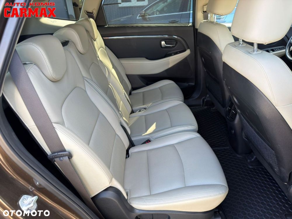 Kia Carens - 17