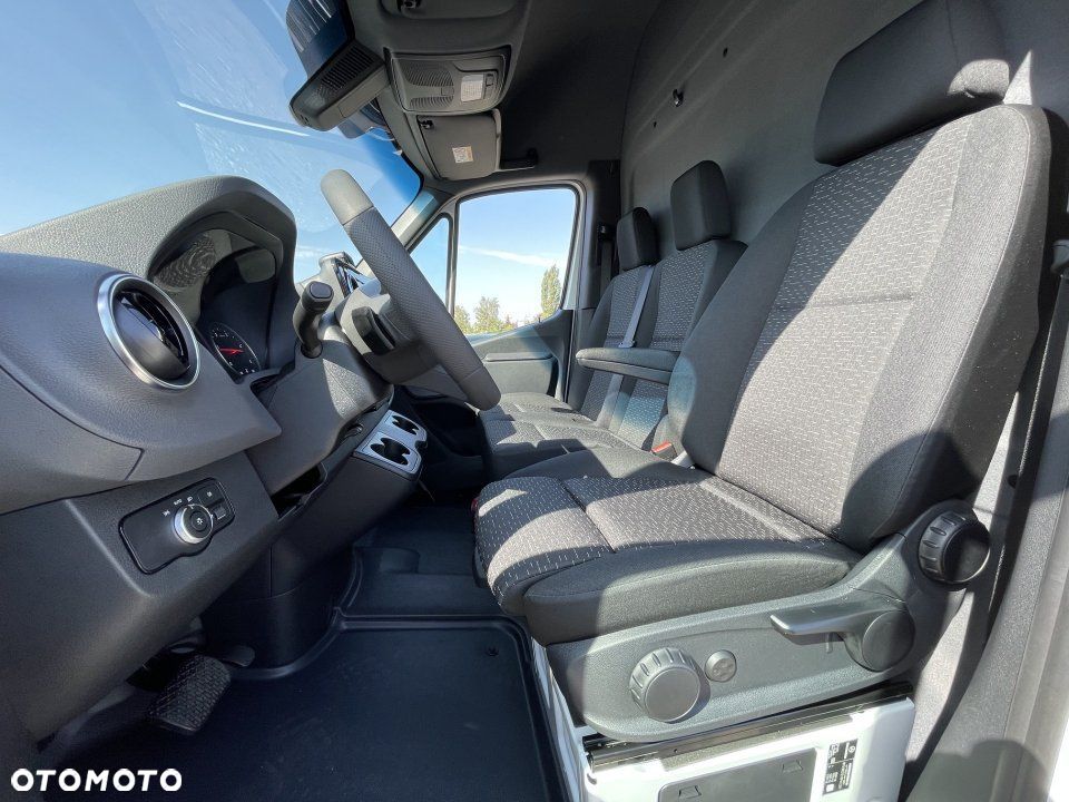 Mercedes-Benz Sprinter - 13