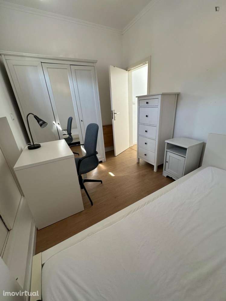 Quarto - localizado em Aveiro - Grande imagem: 2/8