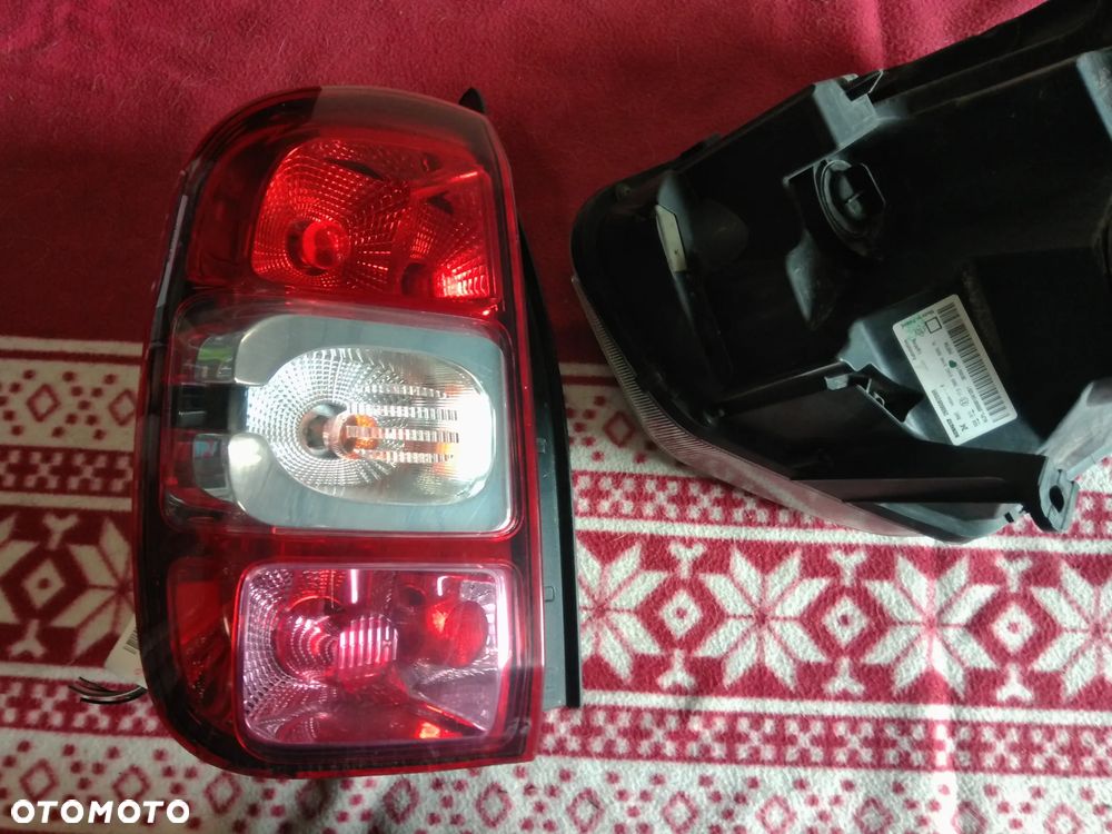 DACIA DUSTER I LAMPA LEWA TYL TYLNA STAN BDB + GRATIS LEWAREK CZESCI ROZNE PYTAC - 2