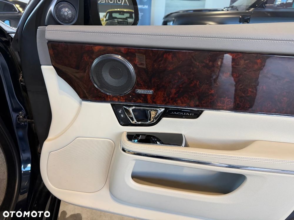 Jaguar XJ 3.0 V6 Kompressor AWD R-Sport - 24