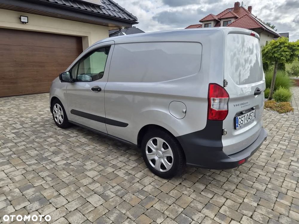 Ford Transit Courier - 11