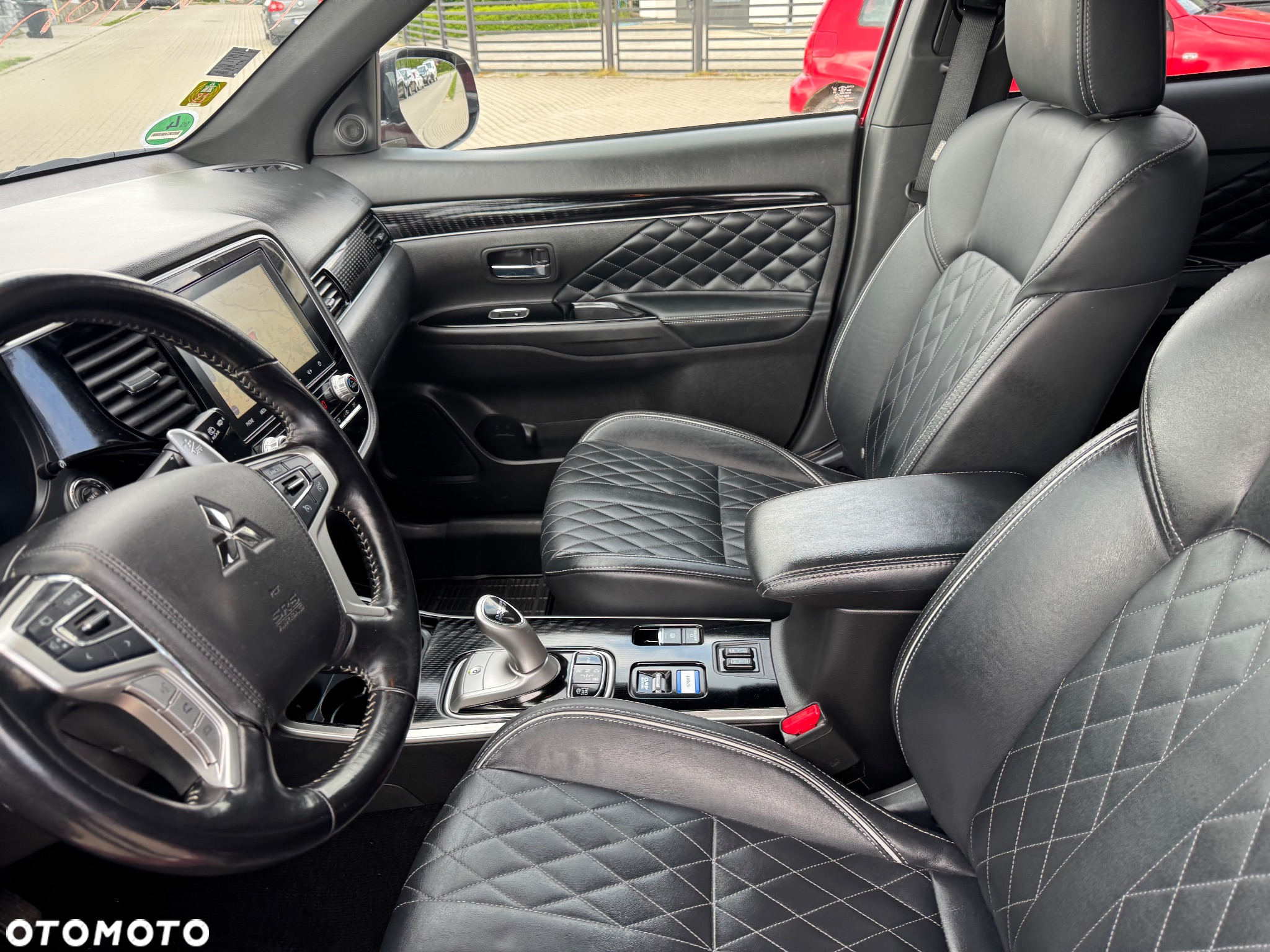 Mitsubishi Outlander 2.4 4WD Plug-In Hybrid Diamant+ - 24