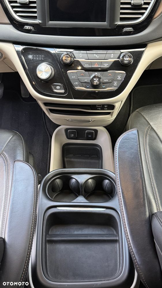 Chrysler Pacifica - 22