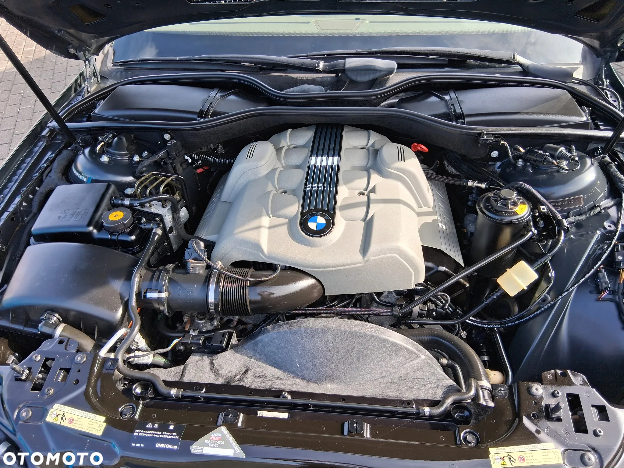 BMW Seria 7 745Li - 11