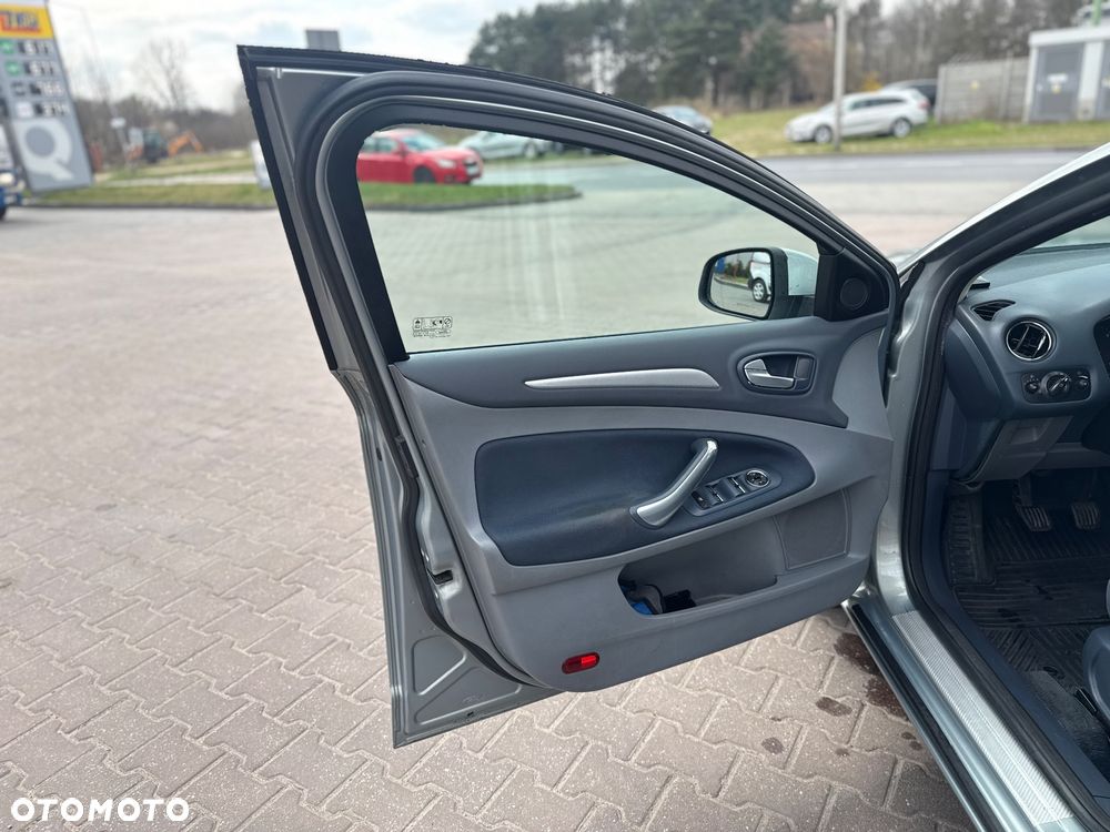 Ford Mondeo 1.8 TDCi Titanium - 12