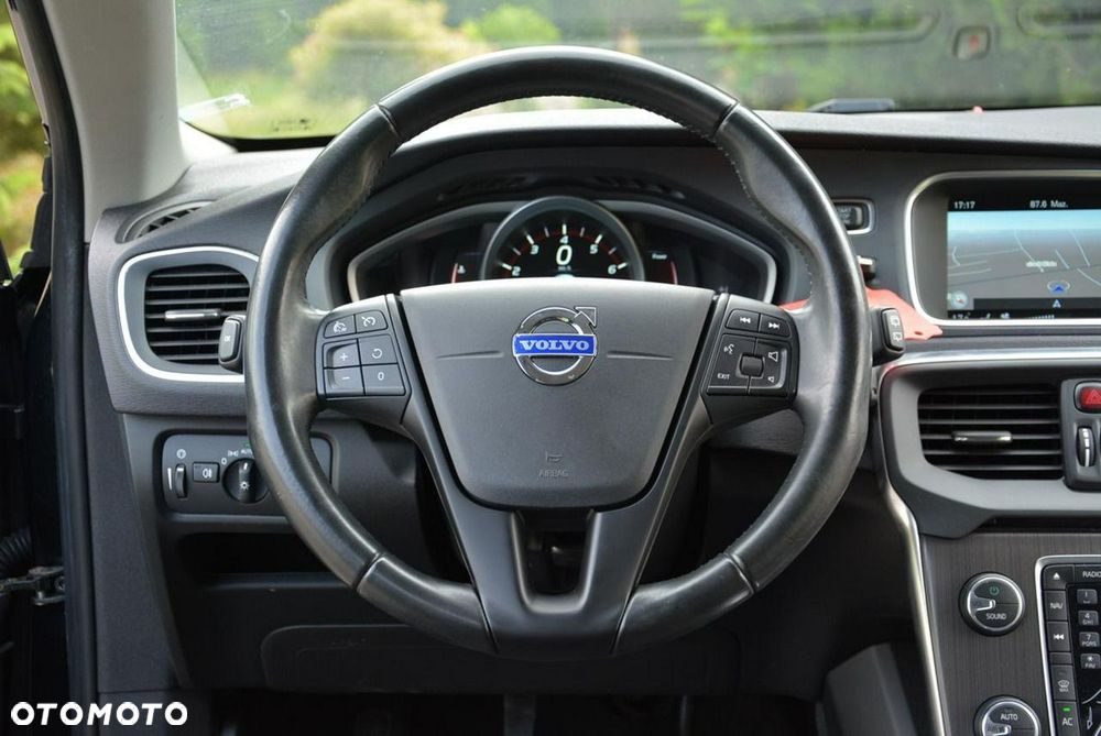 Volvo V40 T4 R-Design Momentum - 22