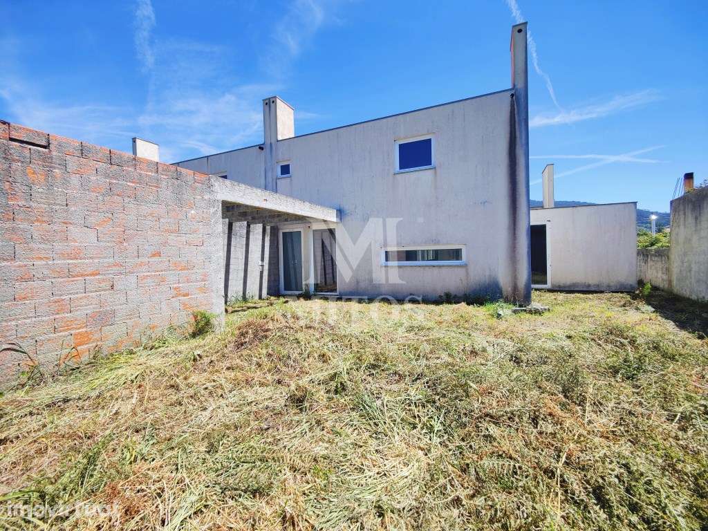 Moradia T4 inacabada para venda em Afife - Viana do Castelo - Grande imagem: 2/23