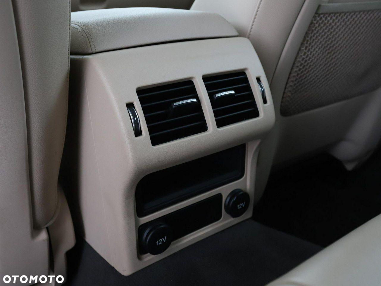 Jaguar XF 20d Portfolio - 40