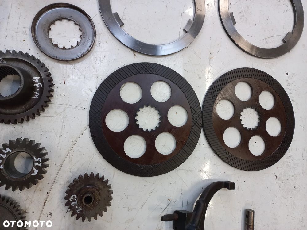 Części skrzyni case 4230,4240,3210,5905,855,495,995,795,695,wałek,kosz,rewers mechaniczny,404091R1,398270R3,1342559C1,2773382R1,CKC60366,synchronizator,65793c5,65793c4,c2,c3,c1,transmission,gear,shaft,70017c1, - 11