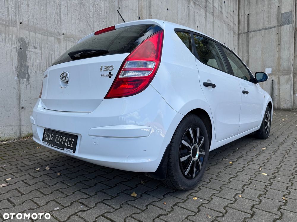 Hyundai i30 1.4 Classic + - 17