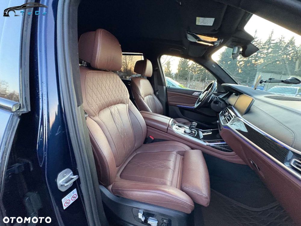 BMW X7 M50i sport - 35