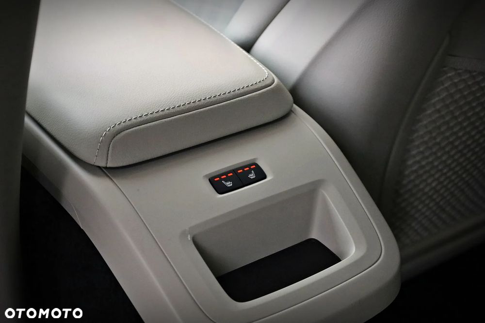 Volvo XC 60 - 30