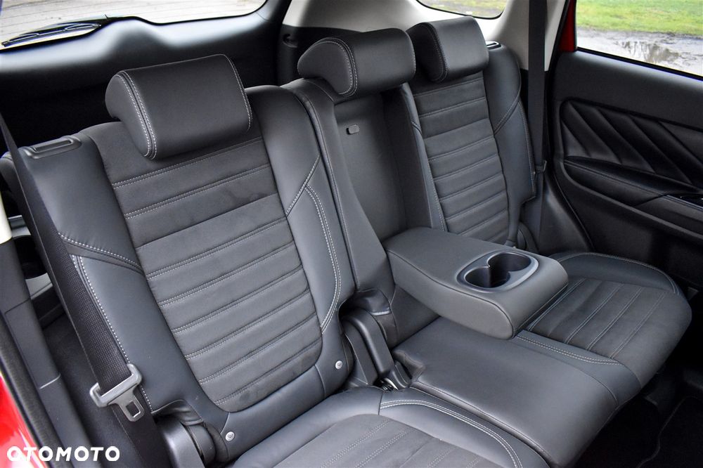 Mitsubishi Outlander Intense + - 21