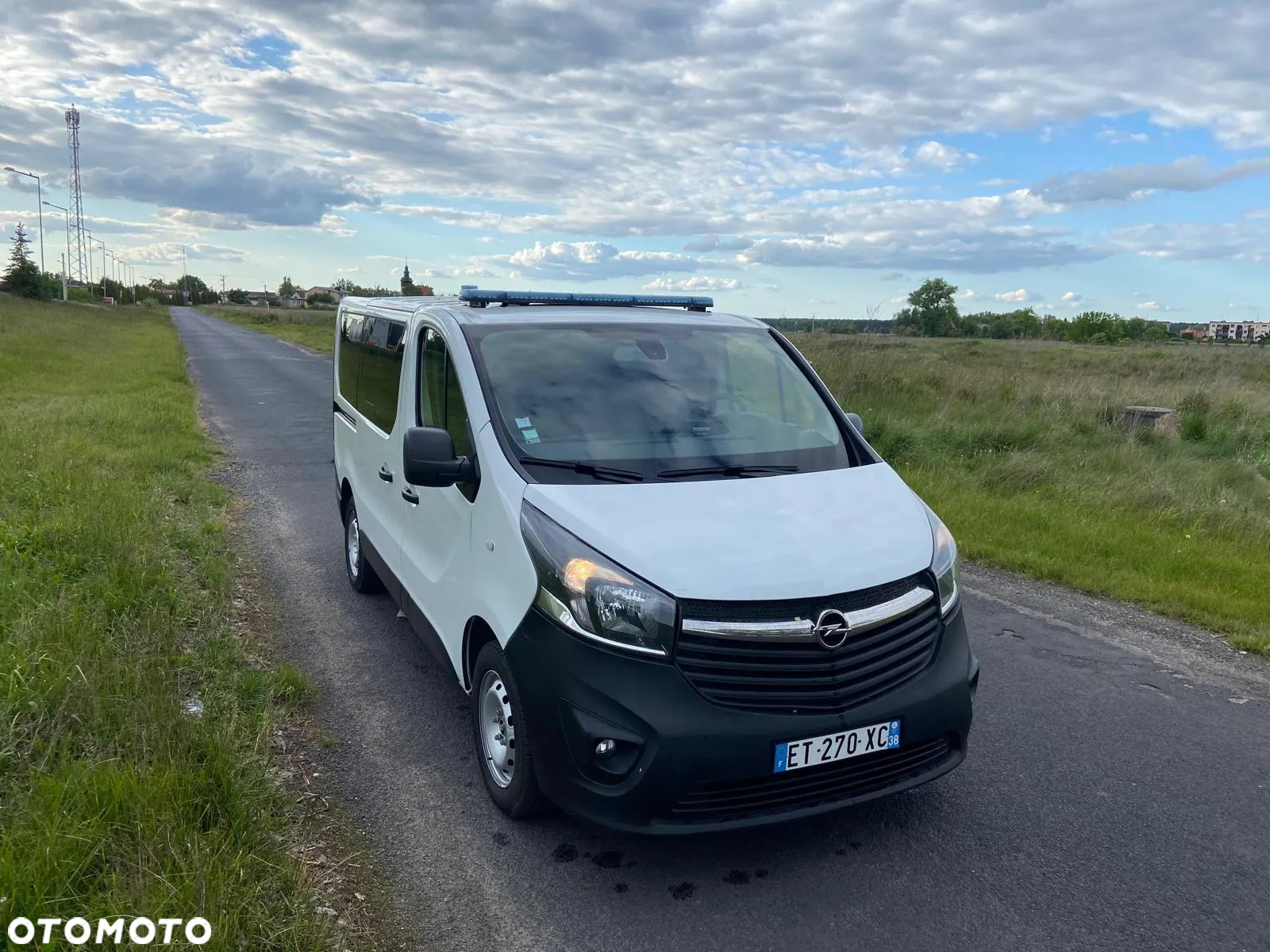 Opel Ambulans Karetka vivaro - 12