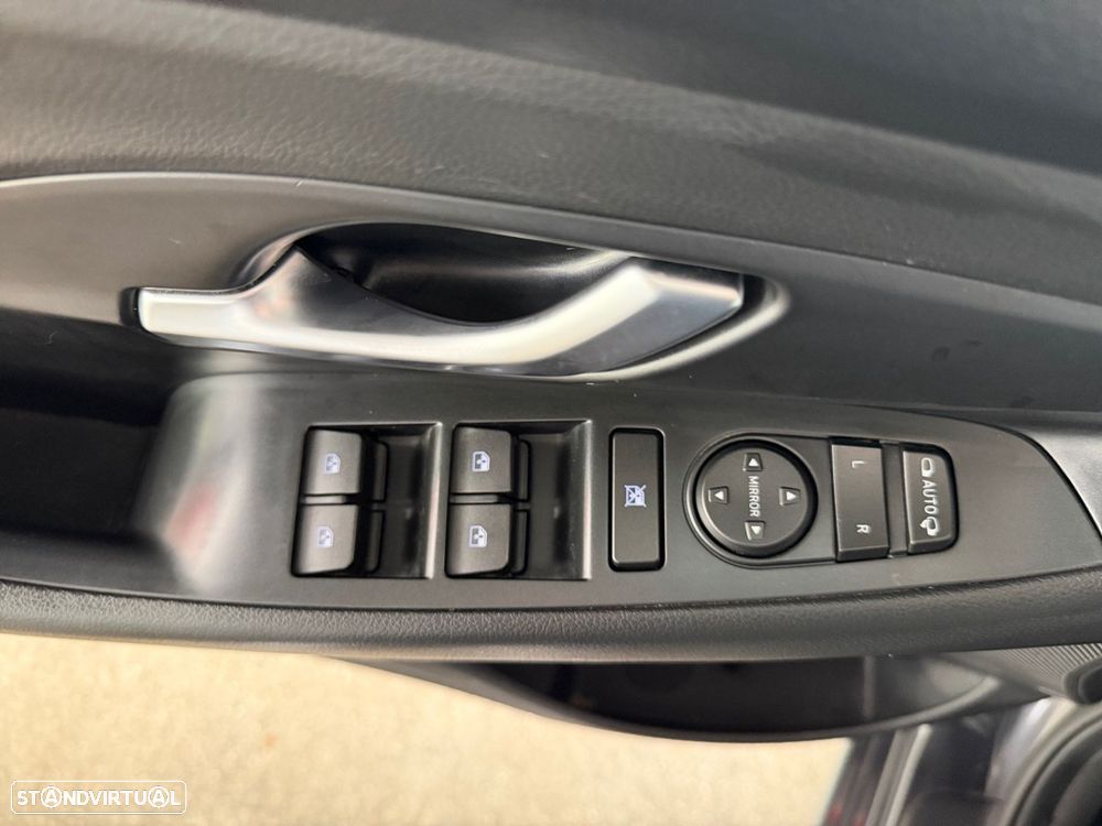 Hyundai i30 1.6 CRDI STyle Plus - 11