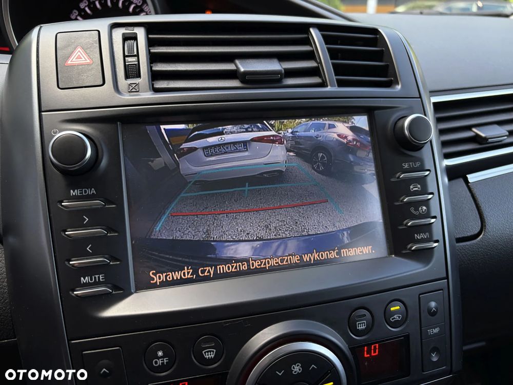 Toyota Verso 1.8 Prestige 7os - 27