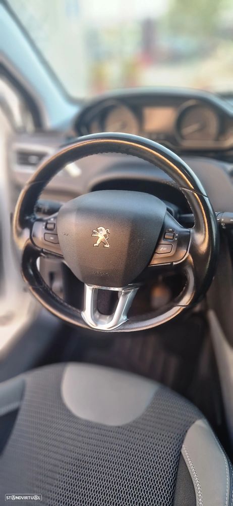 Peugeot 2008 1.2 PureTech Allure - 14