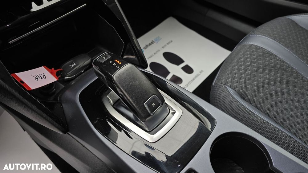 Peugeot 2008 1.5 BlueHDI STT EAT8 Allure - 16