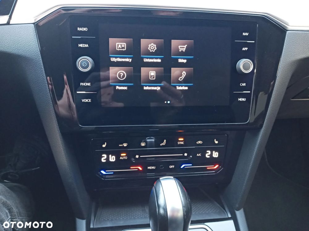Volkswagen Passat 2.0 TDI SCR Style DSG - 25