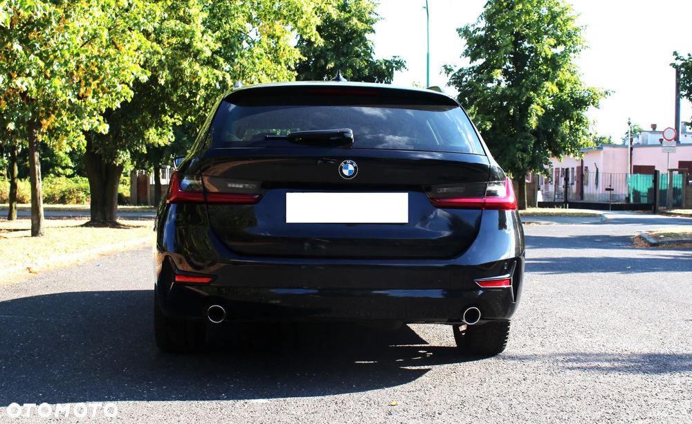 BMW Seria 3 318d Touring Advantage - 10