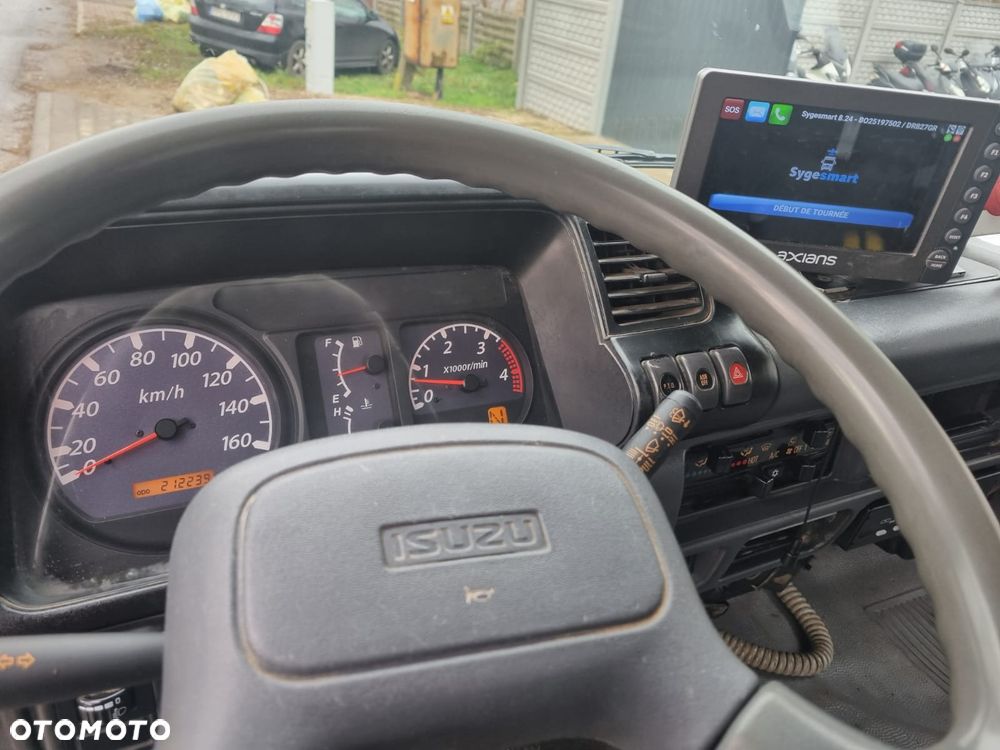 Isuzu NQR - 6