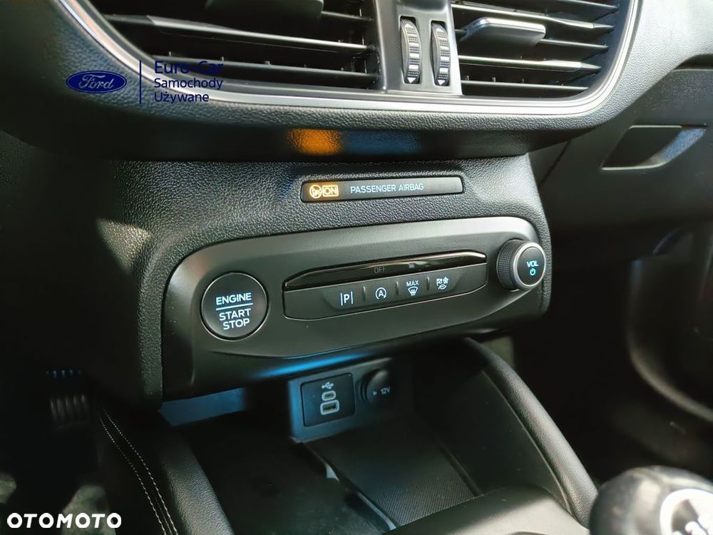 Ford Focus 1.0 EcoBoost Titanium X - 24