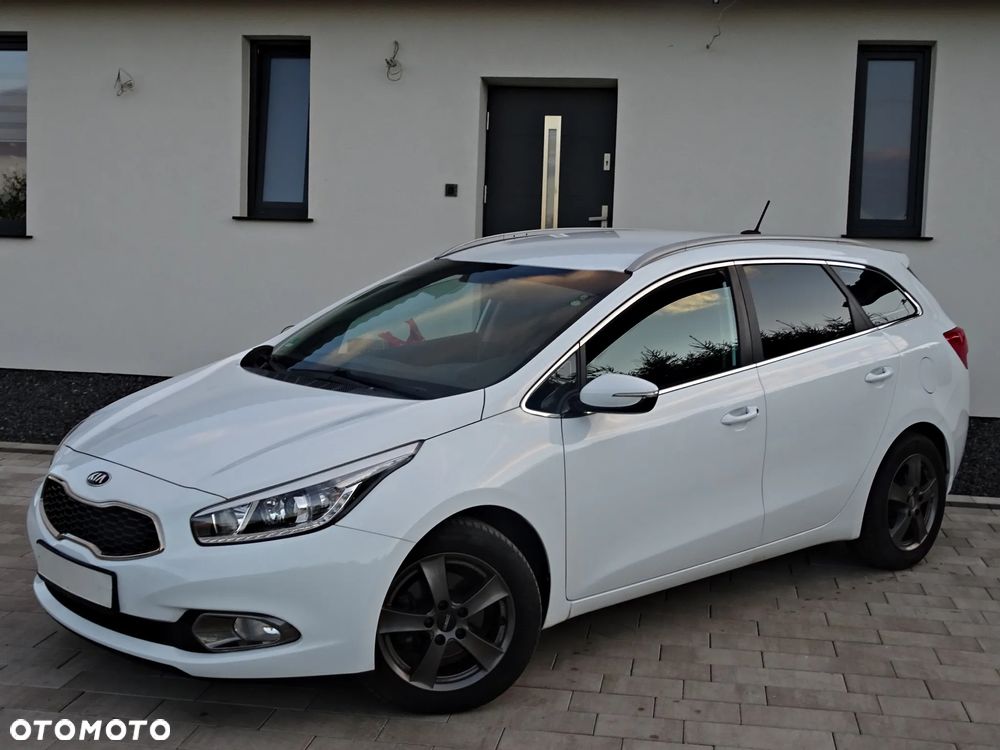Kia Ceed - 33