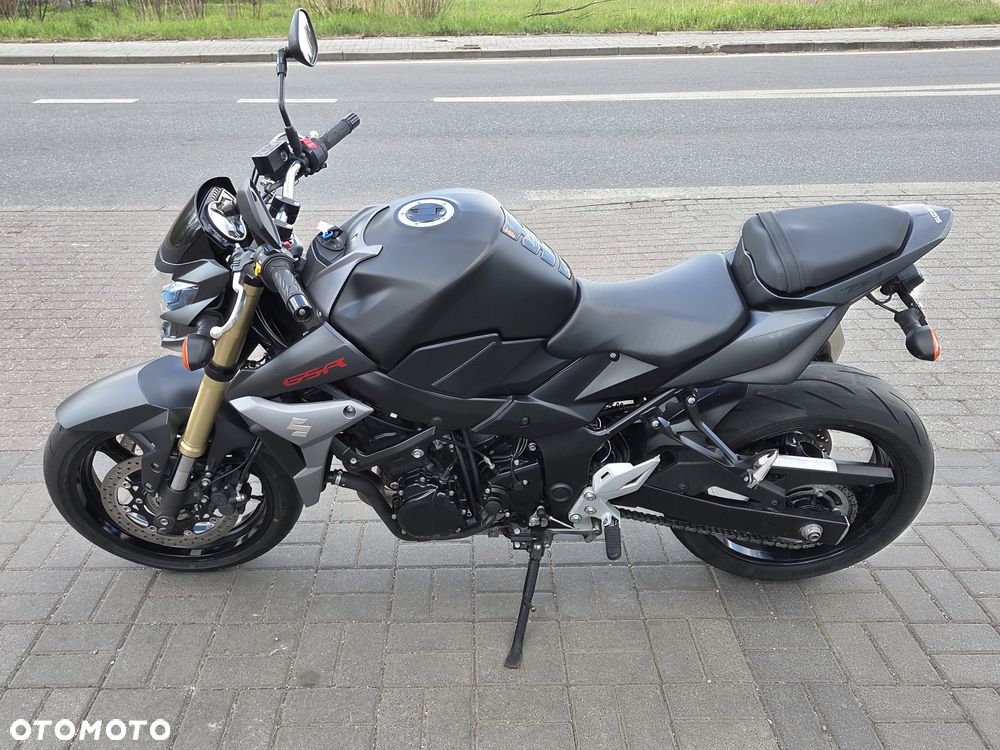 Suzuki GSR - 39