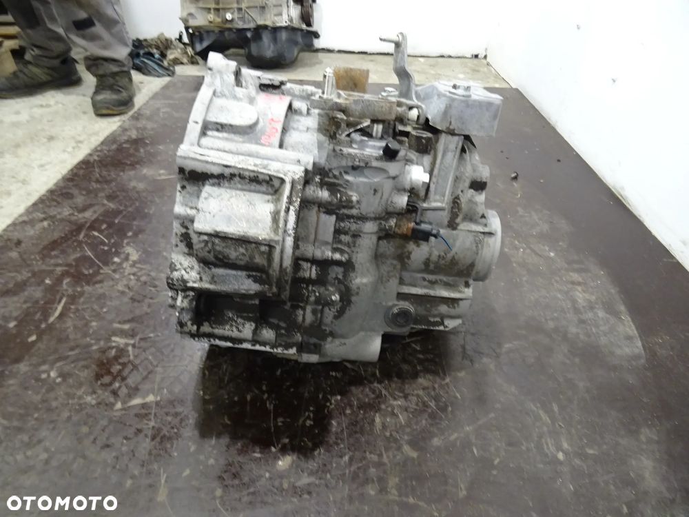 VW PASSAT B6 05-09 KOMBI 2.0 TDI SKRZYNIA BIEGÓW HDV - 4