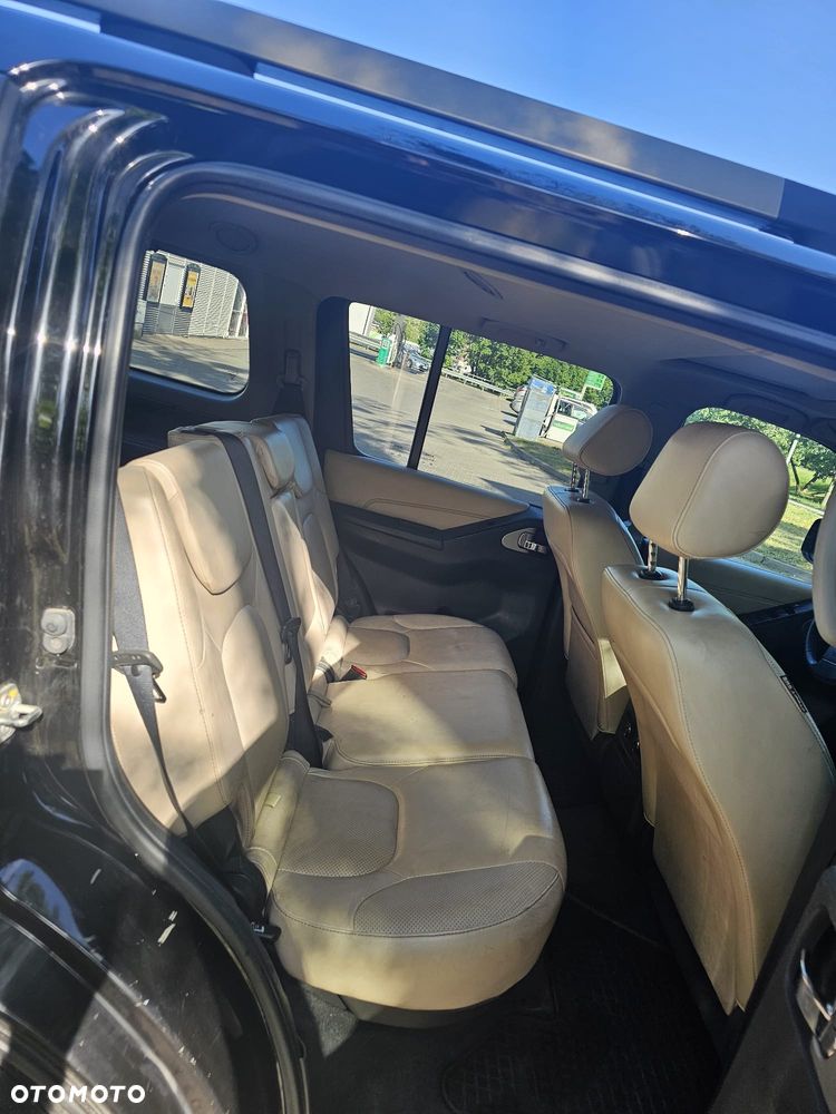 Nissan Pathfinder 2.5 D LE EU5 - 15