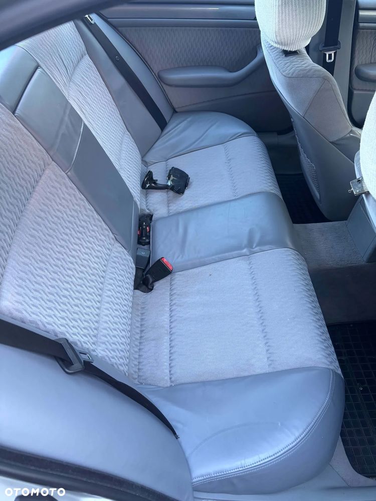 BMW Seria 3 323i - 3