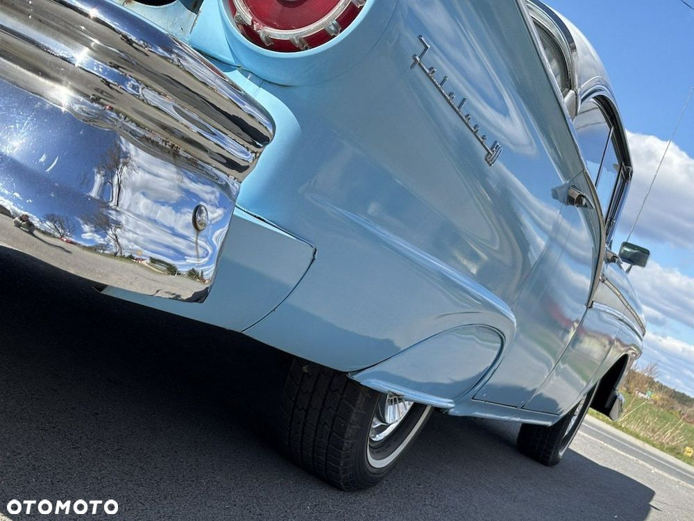 Ford Fairlane - 22