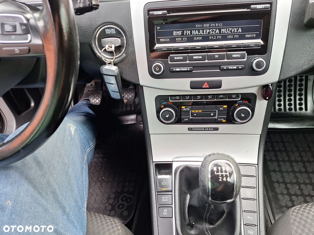 Volkswagen Passat - 14
