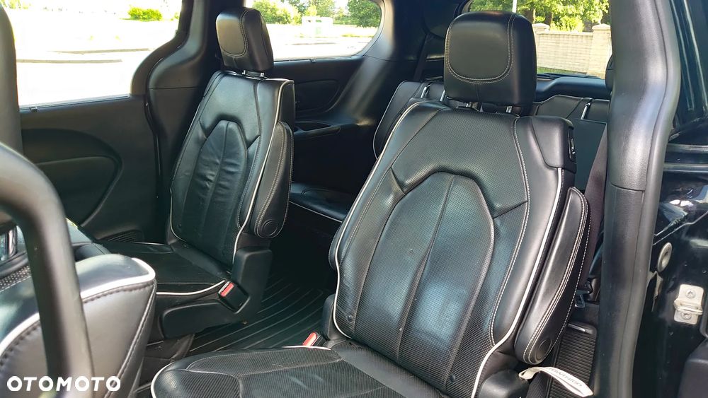 Chrysler Pacifica - 16