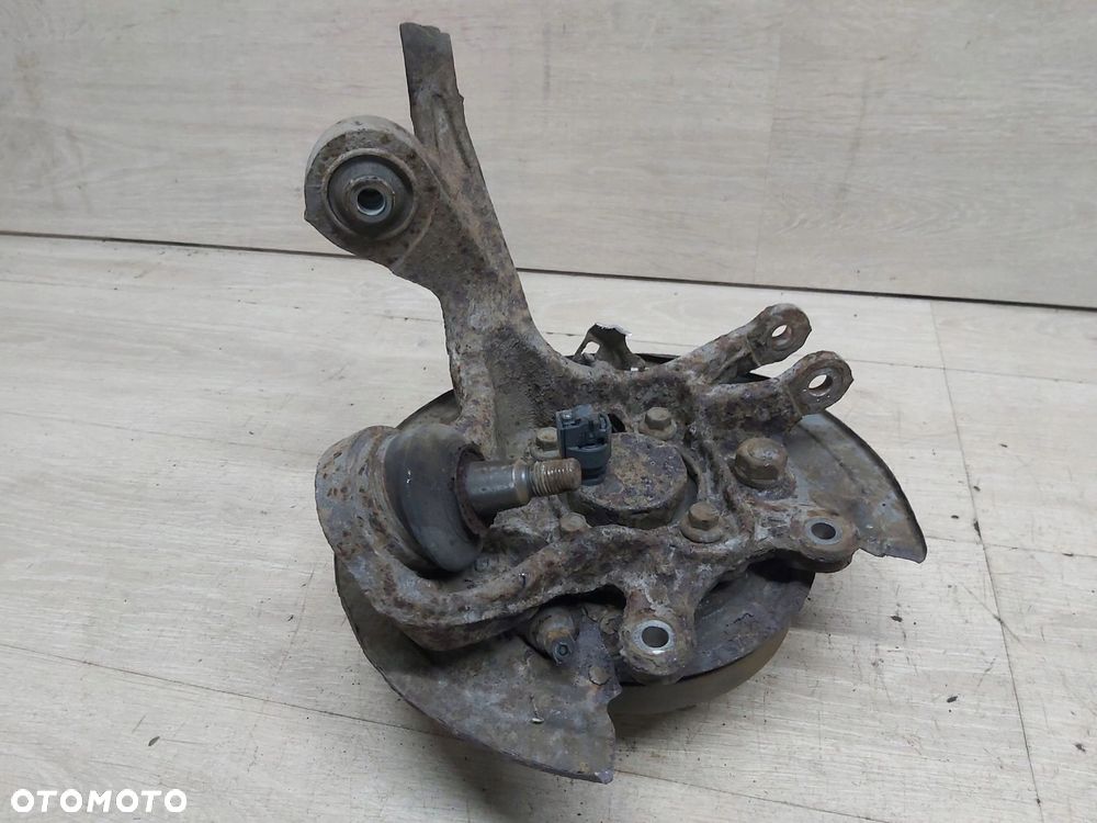 TOYOTA Avensis T25 03-08 r zwrotnica LEWY tył piasta 5x100 - 4