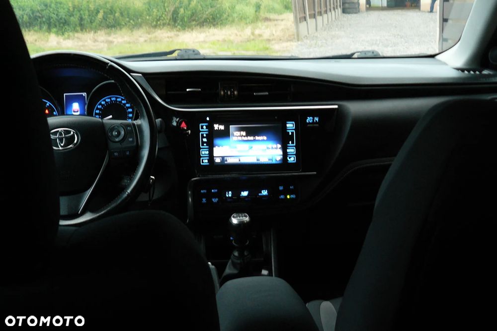 Toyota Auris 1.6 D-4D Design Edition - 11