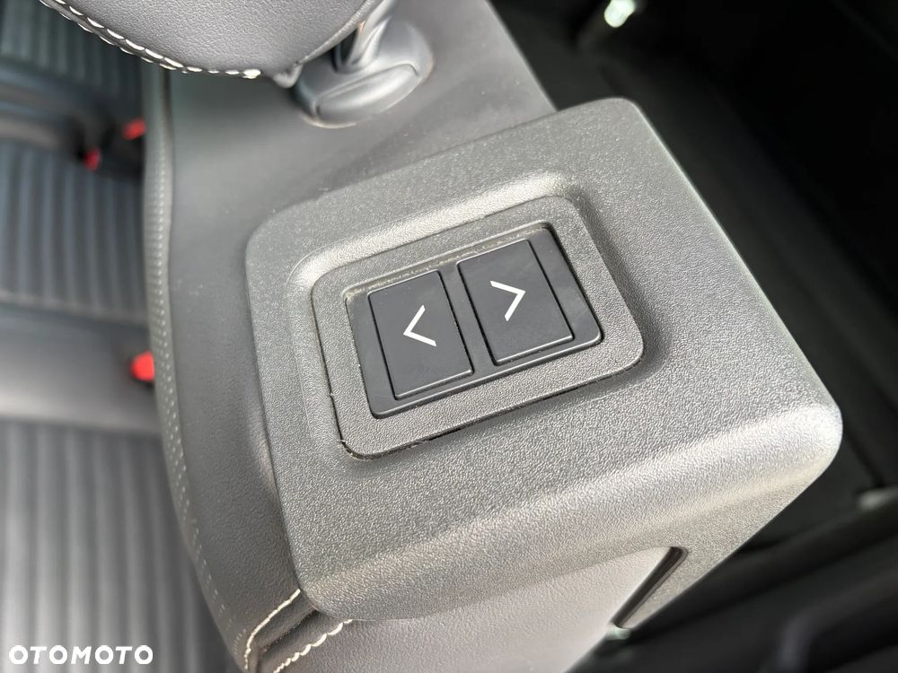Land Rover Discovery 3.0 D250 mHEV R-Dynamic HSE - 17
