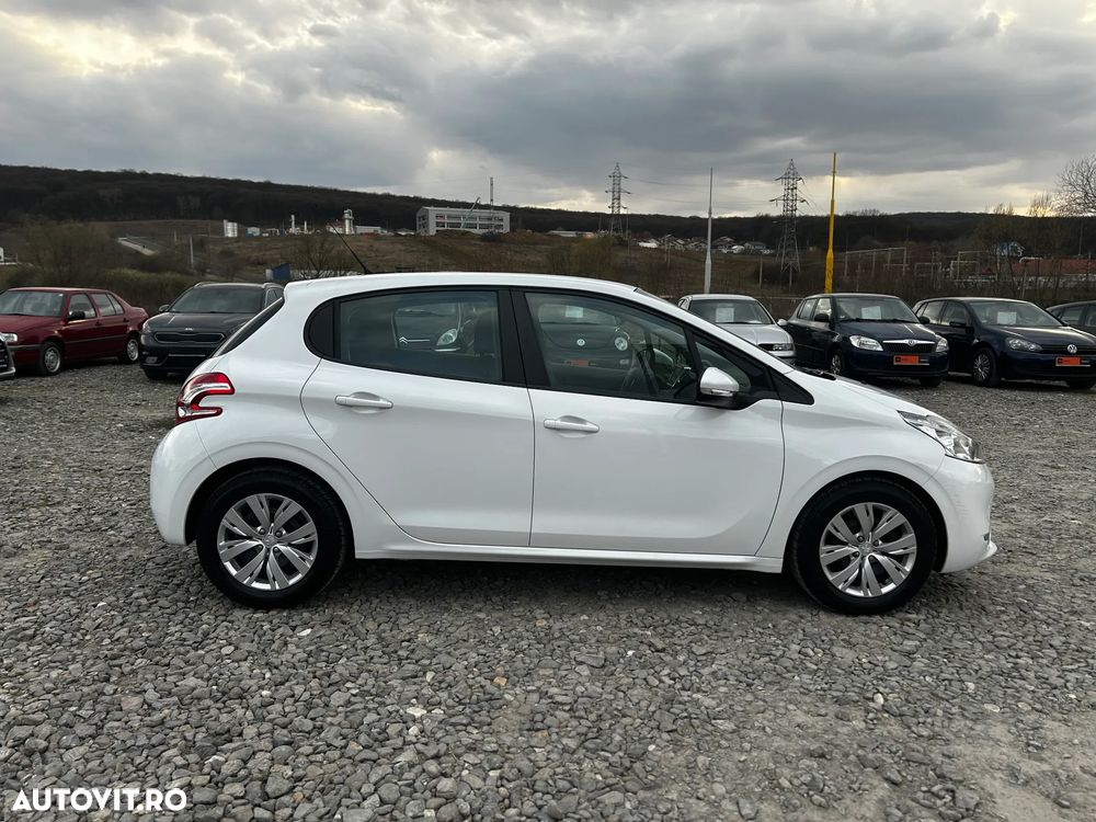 Peugeot 208 95 VTI Allure - 11