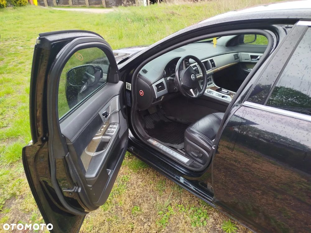Jaguar XF 2.2 D Luxury - 10