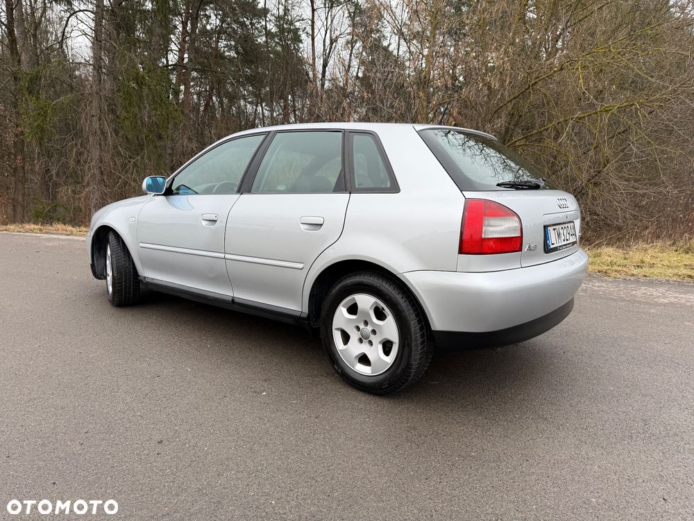 Audi A3 Sportback 1.9 TDI Attraction Tiptronic - 4