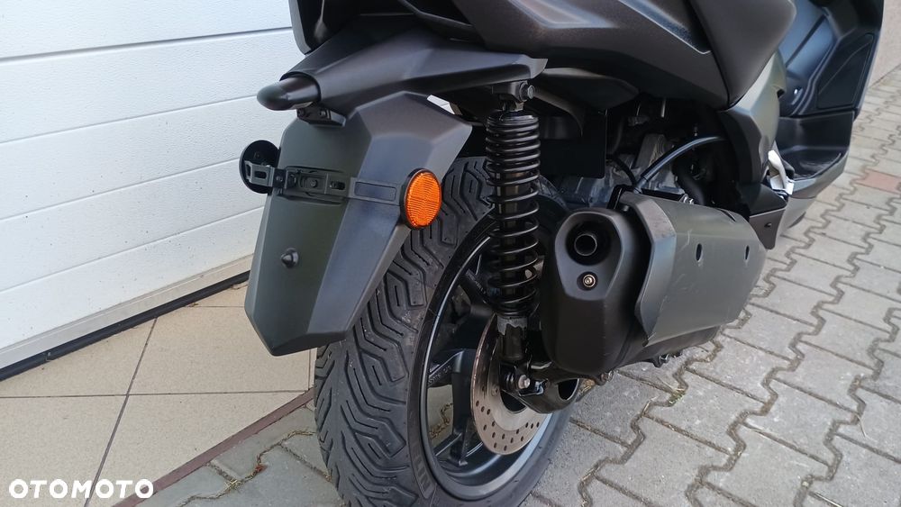 Yamaha X-max - 27