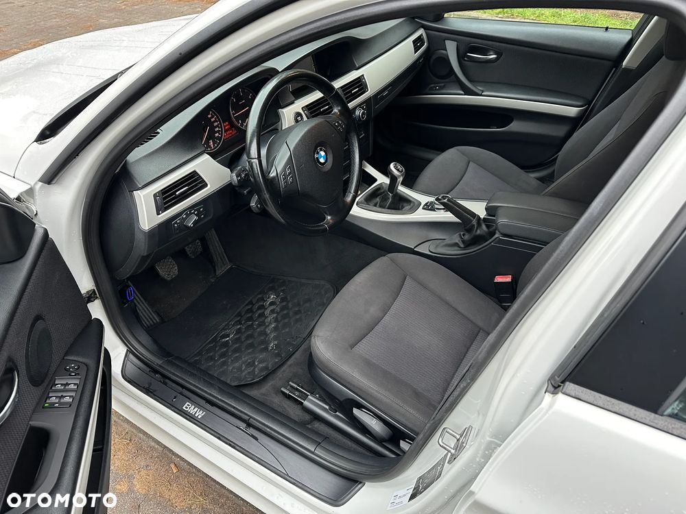 BMW Seria 3 318d DPF Edition Exclusive - 9