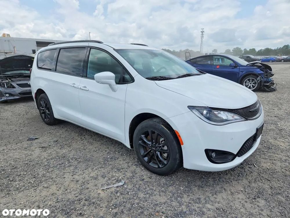 Chrysler Pacifica - 6