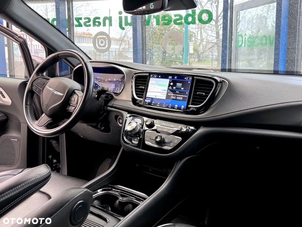 Chrysler Pacifica - 16