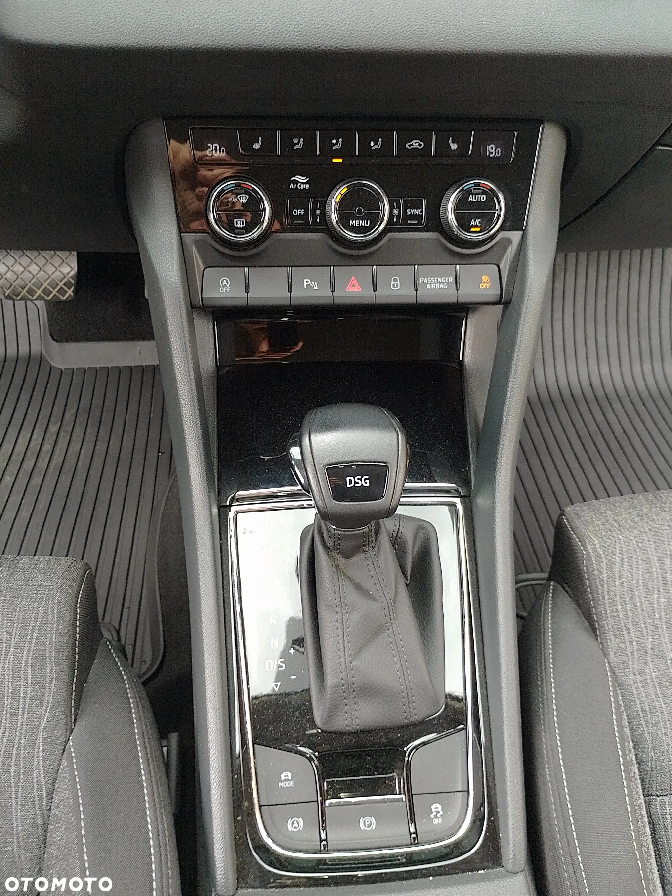 Skoda Karoq 1.5 TSI ACT 4x2 Ambition DSG - 22