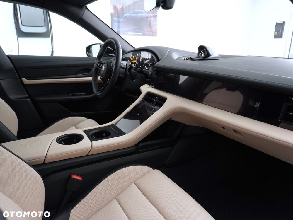 Porsche Taycan 105kWh 4S Black Edition - 33