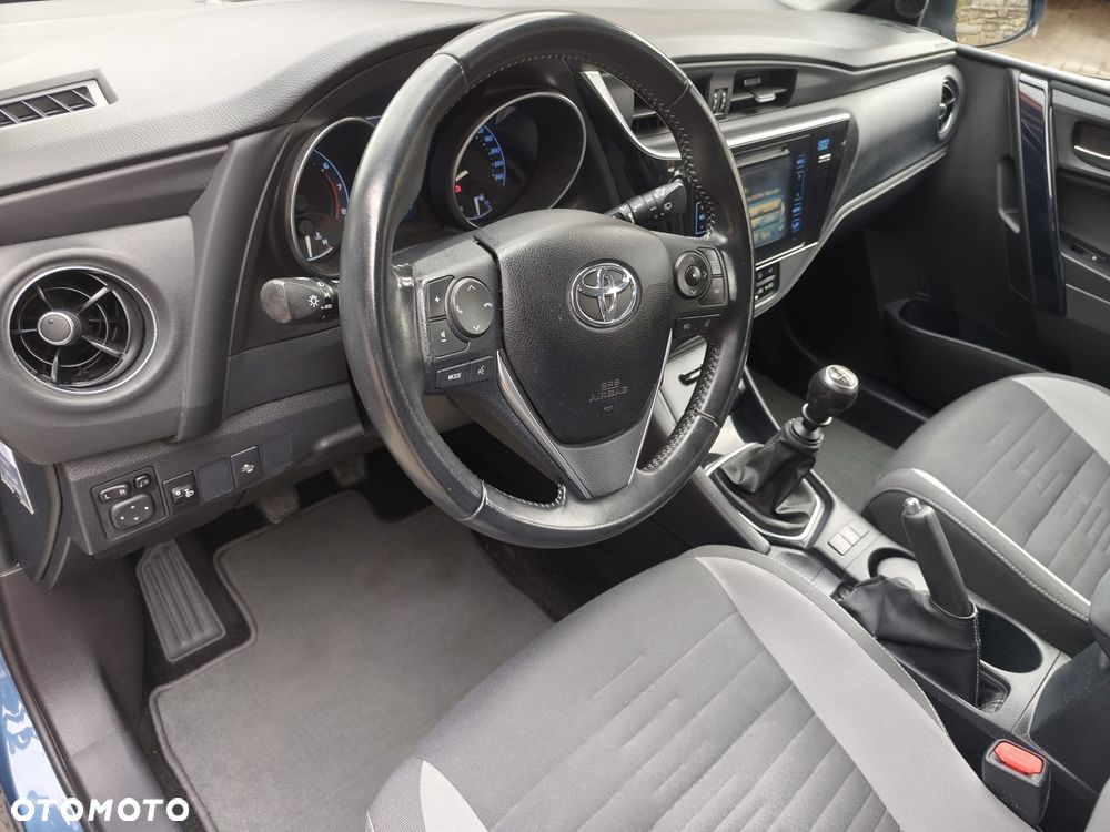 Toyota Auris 1.33 Dual-VVT-i Design Edition - 34